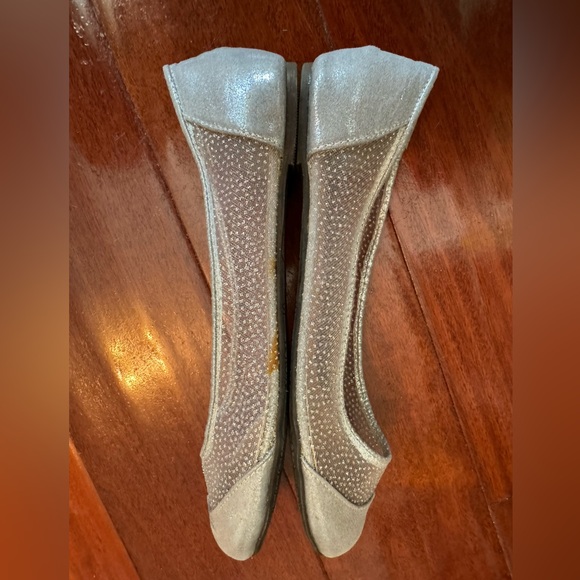 Nicole Simpson silver flats size 10 - Picture 4 of 4